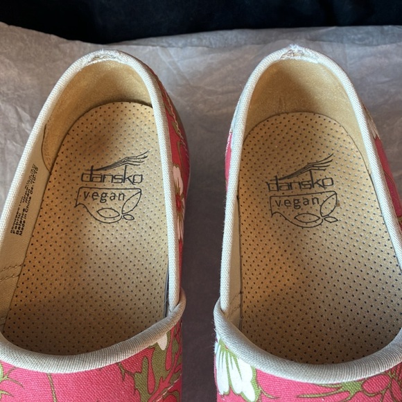 Dansko Vegan Volley Canvas Clogs Tropical Floral Red Pink Hawaiian Shoes Size 40 - Picture 6 of 15